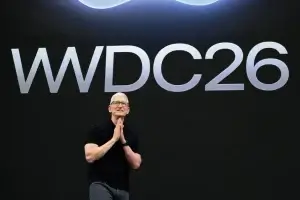 Apple Siri AI interface displayed on an iPhone during the company’s WWDC 2026 announcement
