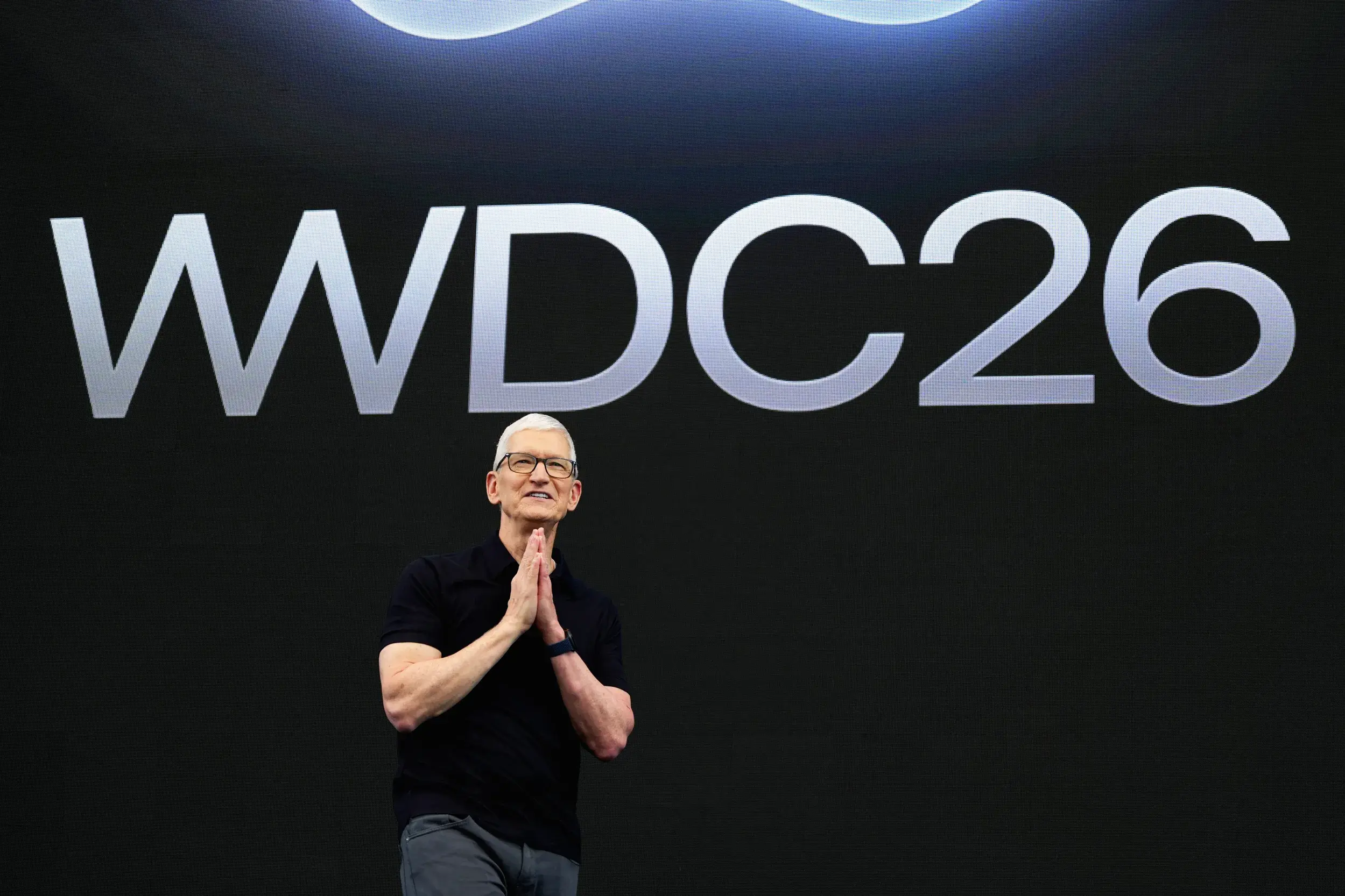 Apple Launches Siri AI Ahead of Tim...